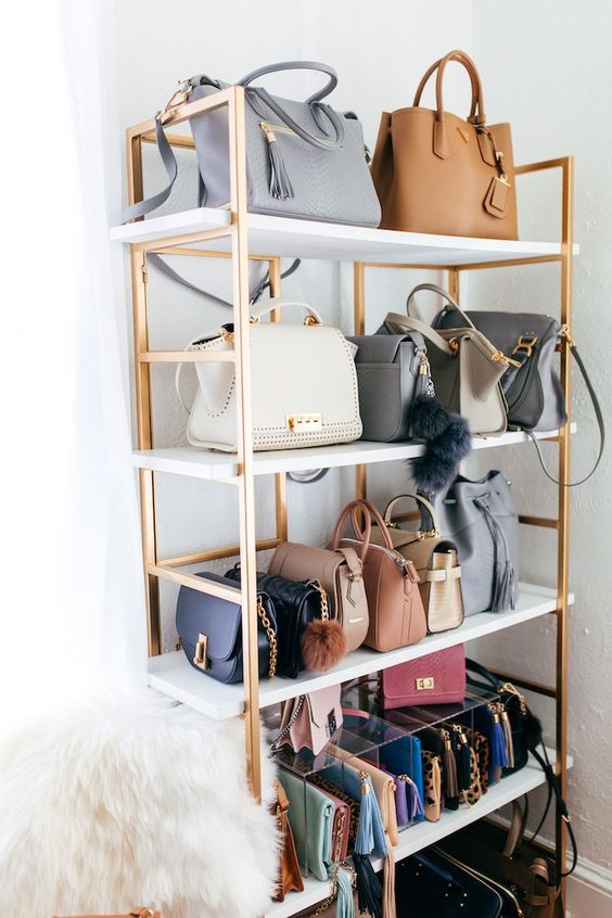 Handbag outlet storage display