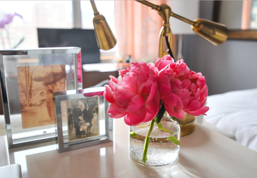 table accents in small studio apartment