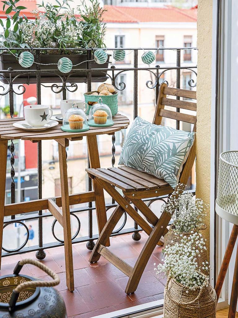 small bistro set in tiny balcony decor