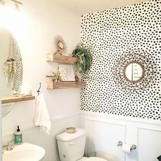 polkadot wallpaper in small bathroom