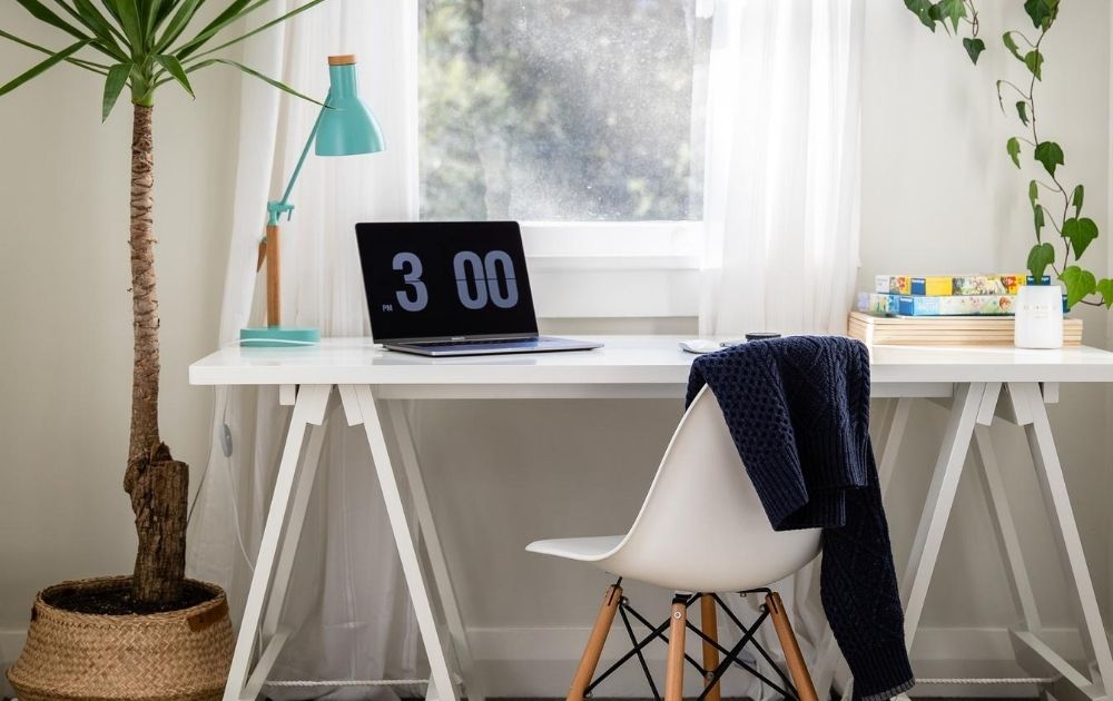 small computer desks for small spaces