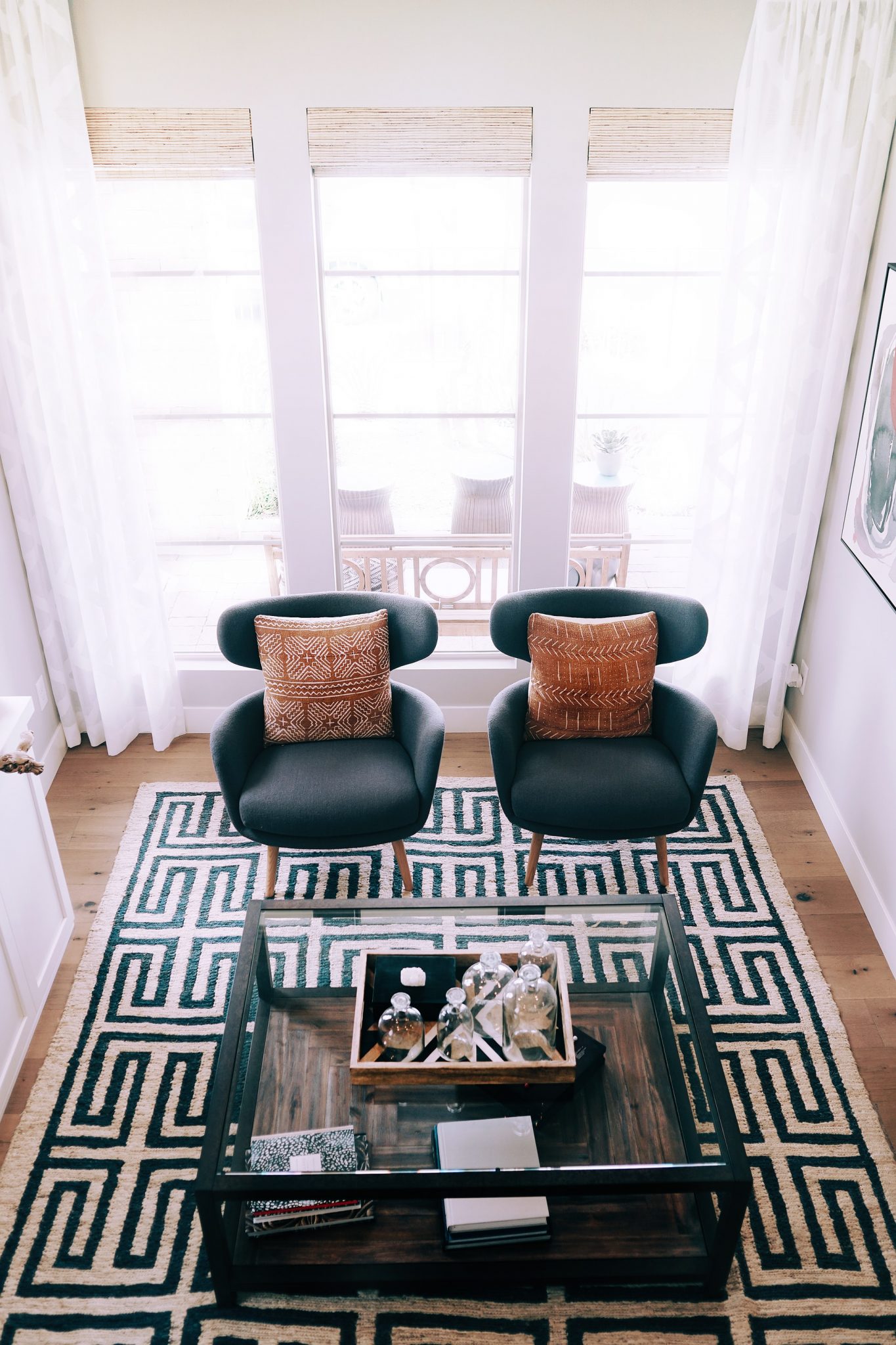 How To Mix And Match Rugs In A Studio Apartment?