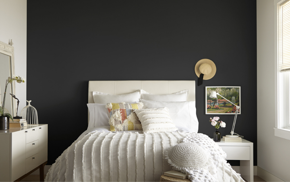 5 tips for using dark paint colors in small rooms