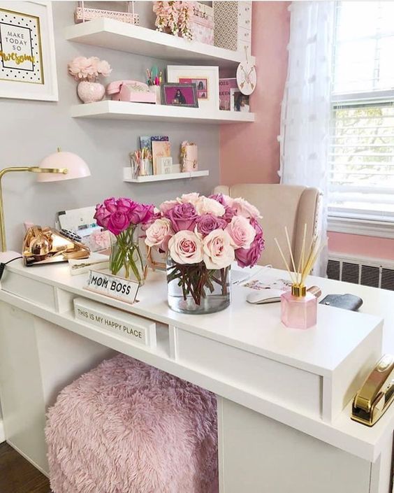girly pink home office deocr