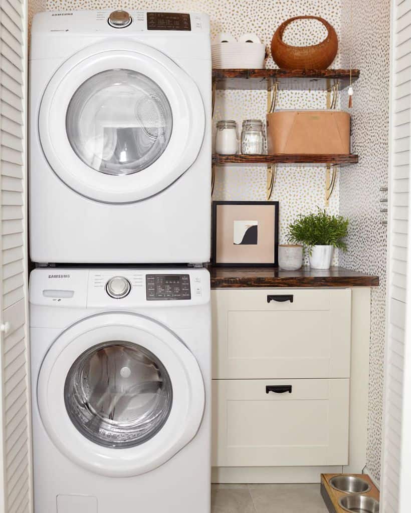 chic small laundry room 