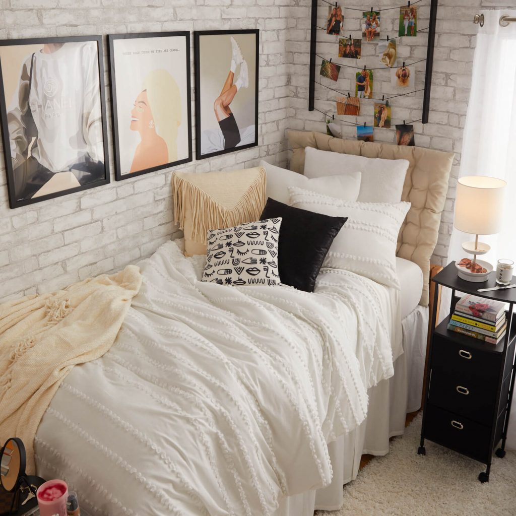 chic dorm room decor