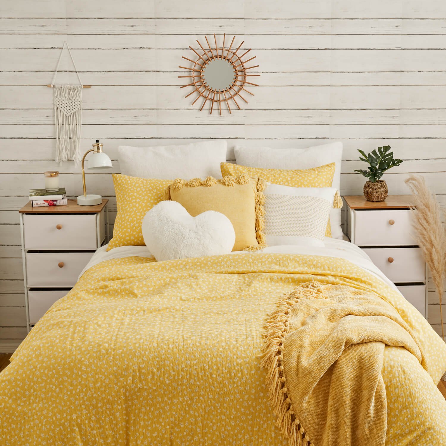 10 Inspiring Dorm Room Ideas & How To Get The Look.