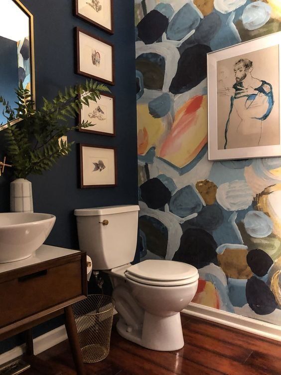 art accent wall in bathroom